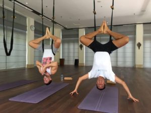 تخلَص من الضغوط مع درس Flying Yoga